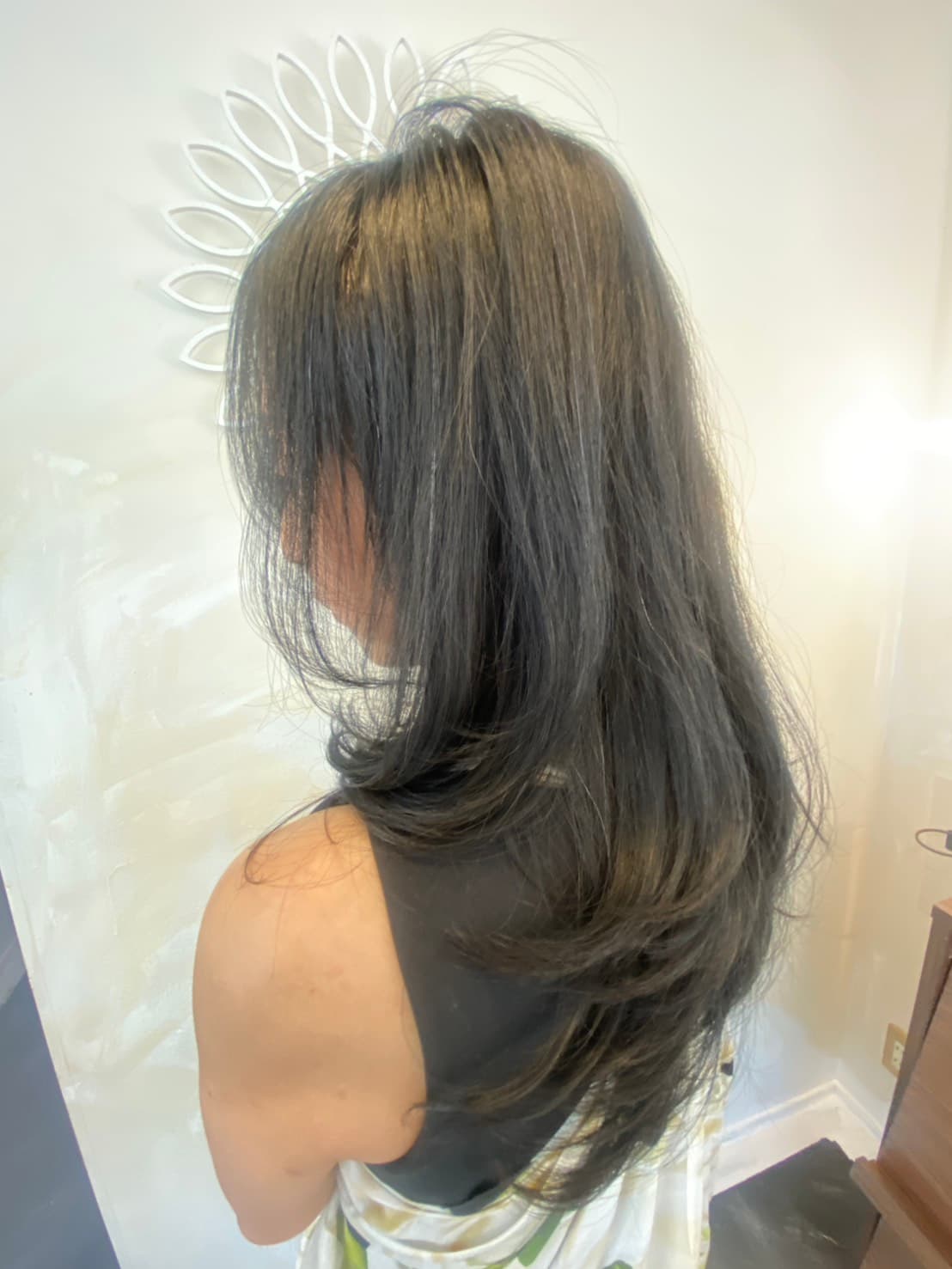 施術後:艶のあるストレートヘアに改善